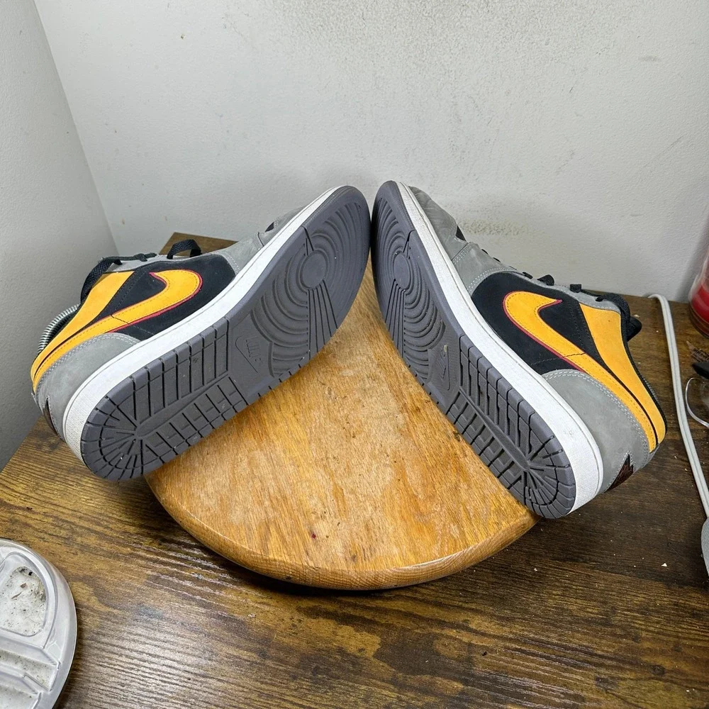 Jordan 1 Low SE Black University Vivid Orange FN7308-008 Mens Size 11